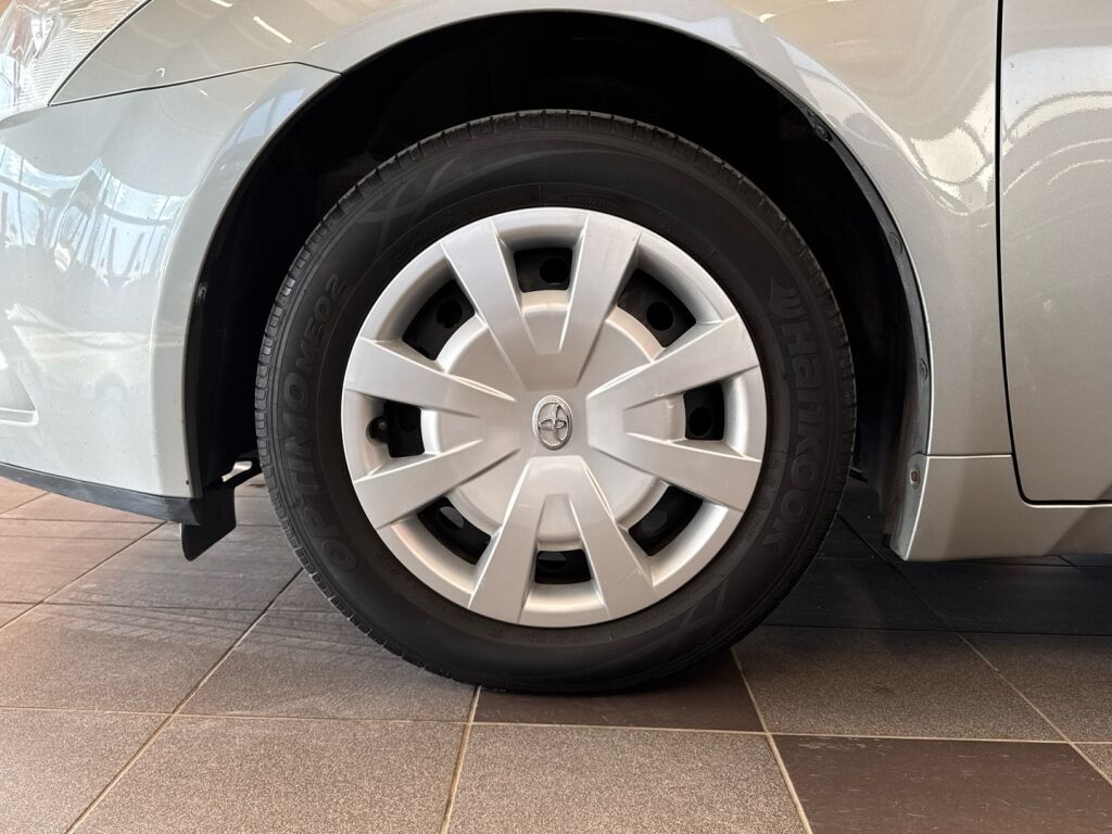 Toyota Avensis 2010 Harmaa