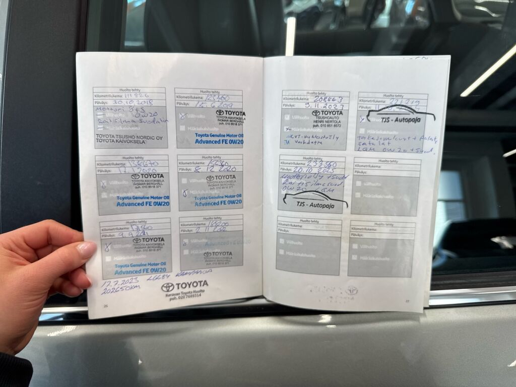 Toyota Avensis 2010 Harmaa