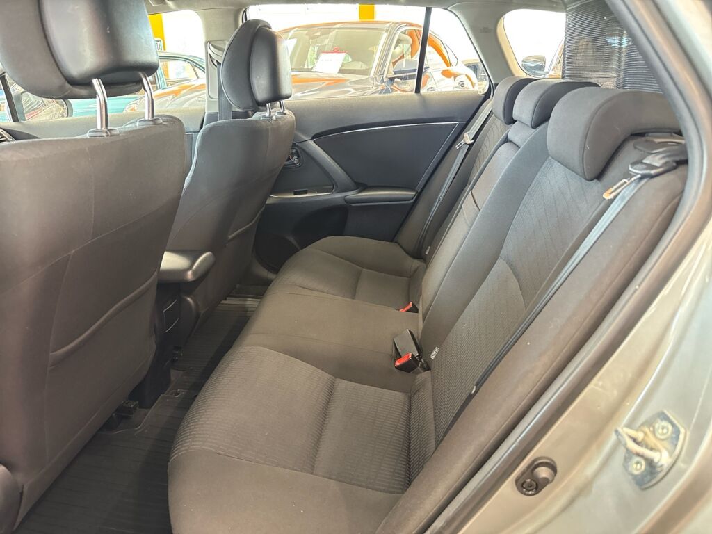 Toyota Avensis 2010 Harmaa