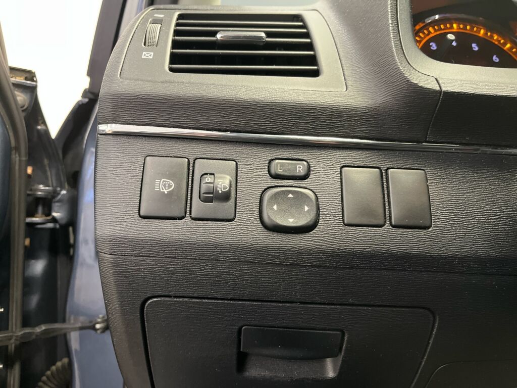 Toyota Avensis 2010 Sininen