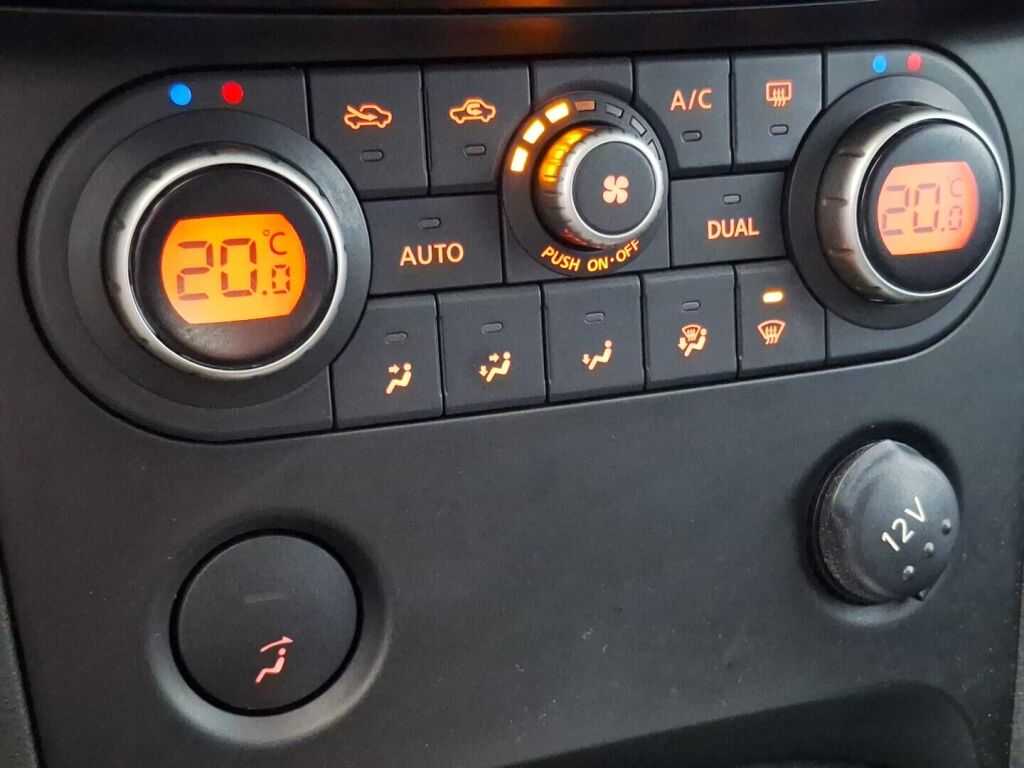 Nissan Qashqai 2010 Musta