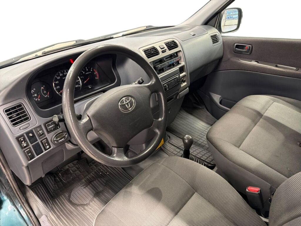 Toyota Hiace 2010 Vihreä