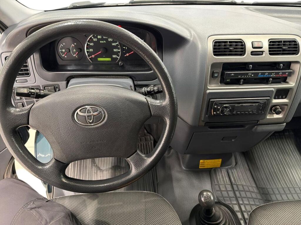 Toyota Hiace 2010 Vihreä