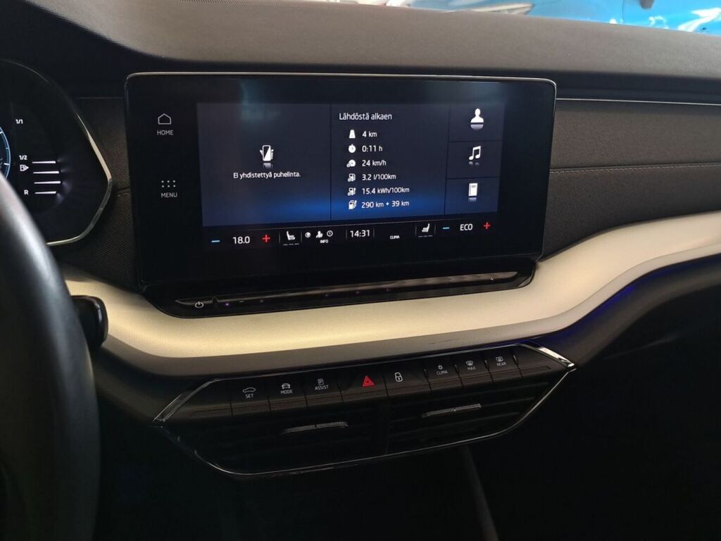 Skoda Octavia 2023 Valkoinen