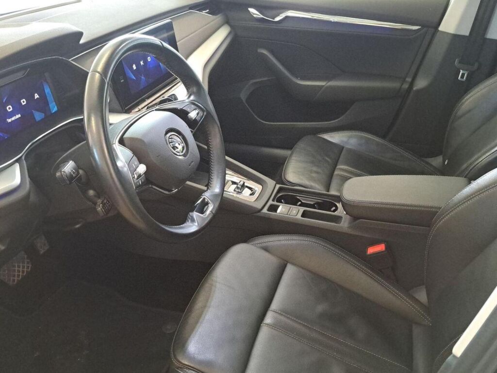Skoda Octavia 2023 Valkoinen