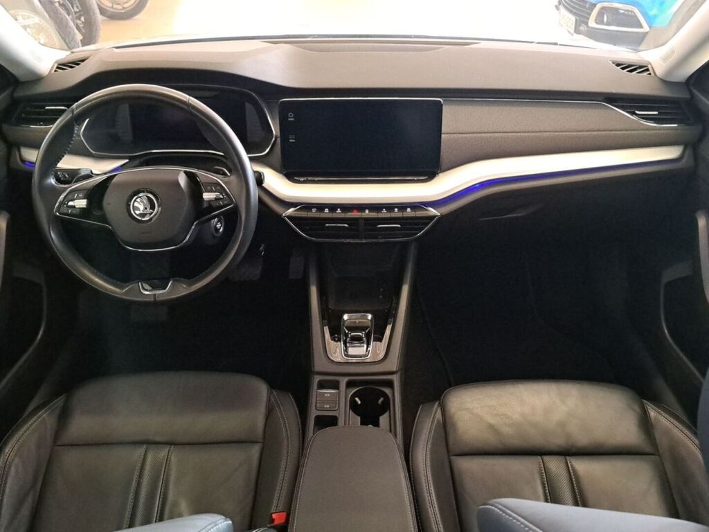 Skoda Octavia 2023 Valkoinen