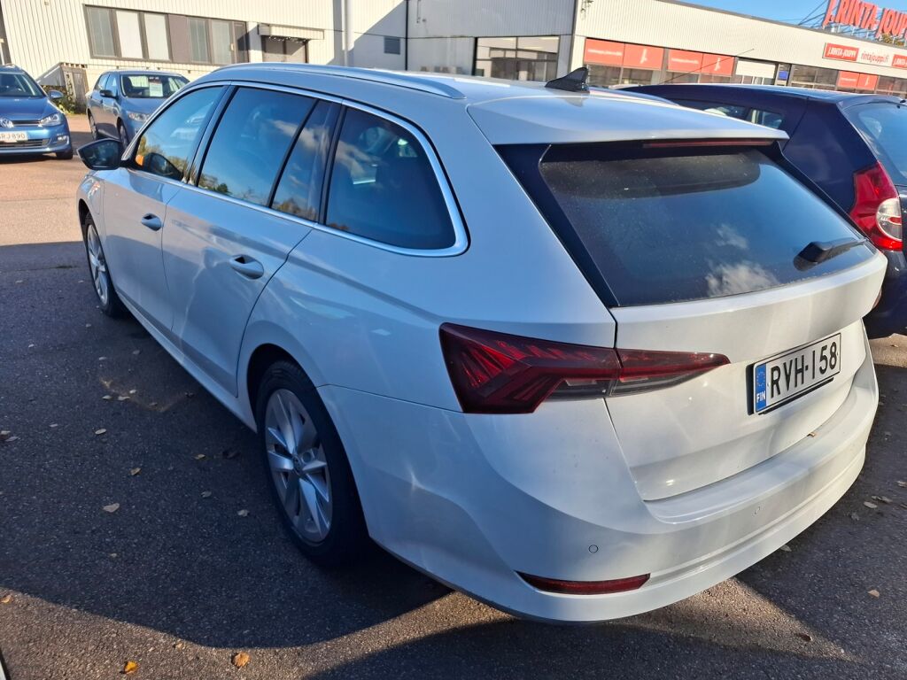 Skoda Octavia 2023 Valkoinen