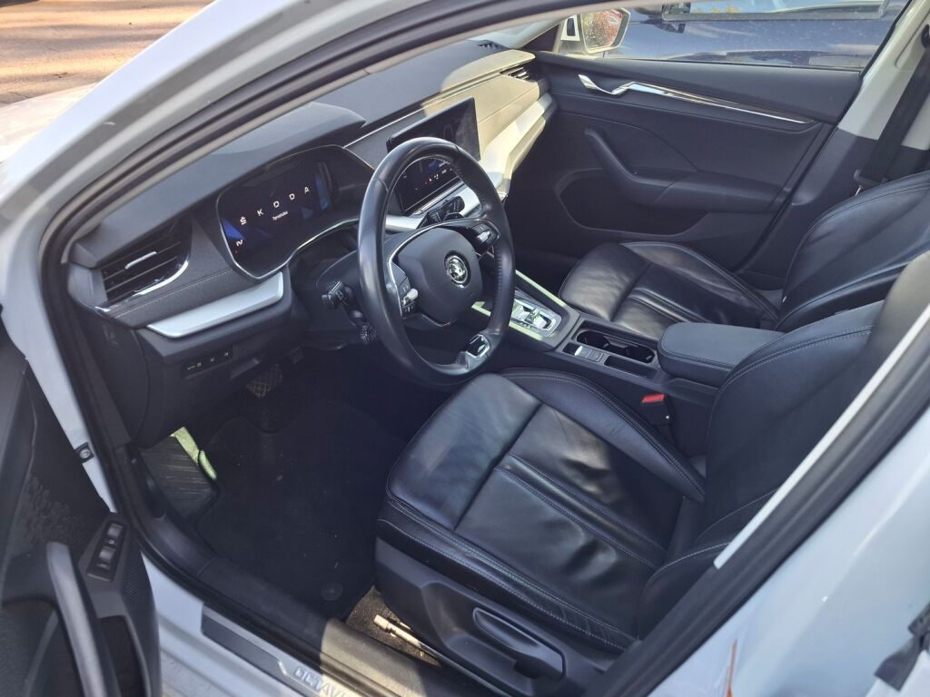 Skoda Octavia 2023 Valkoinen
