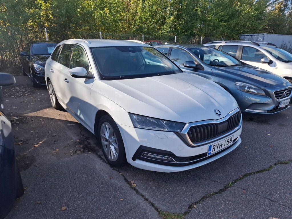 Skoda Octavia 2023 Valkoinen