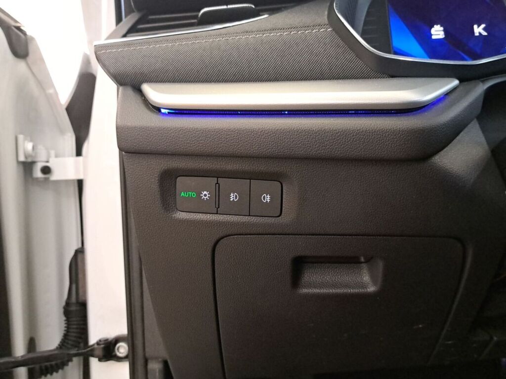 Skoda Octavia 2023 Valkoinen