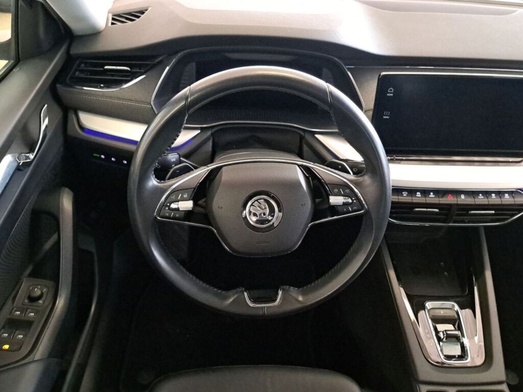 Skoda Octavia 2023 Valkoinen