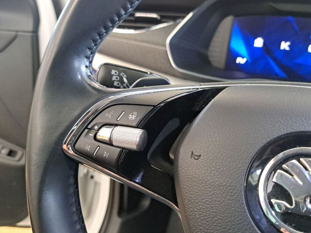 Skoda Octavia 2023 Valkoinen