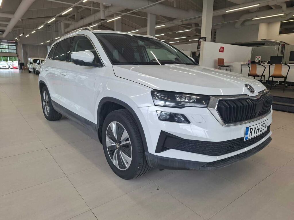 Skoda Karoq 2024 Valkoinen