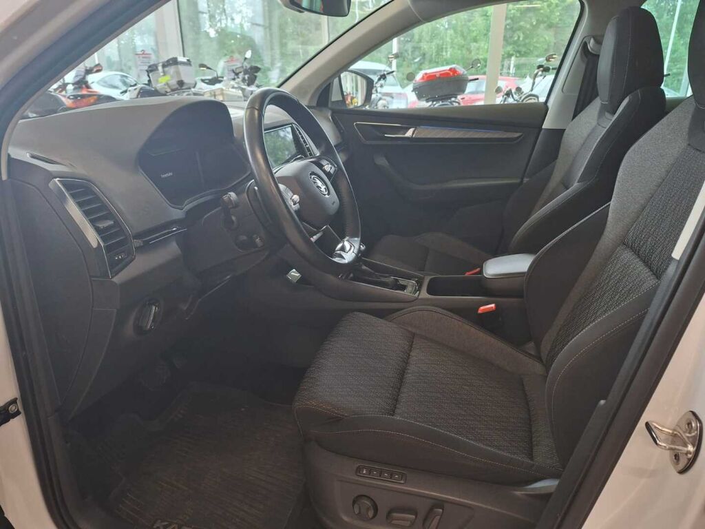 Skoda Karoq 2024 Valkoinen