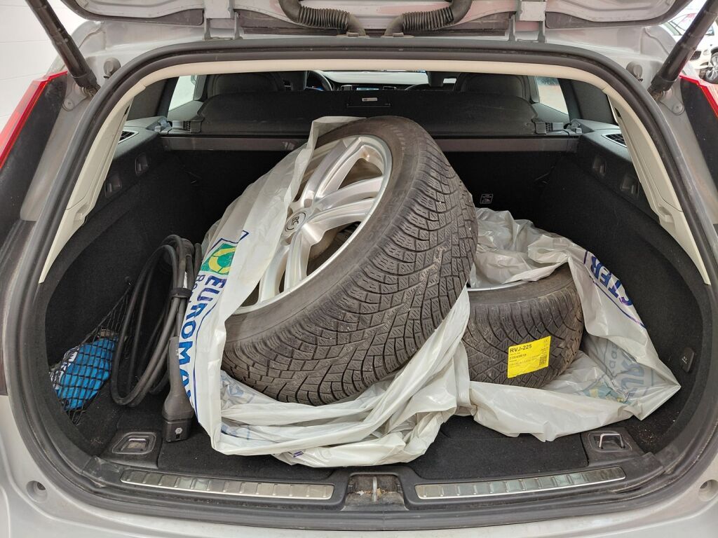 Volvo V60 2024 Harmaa