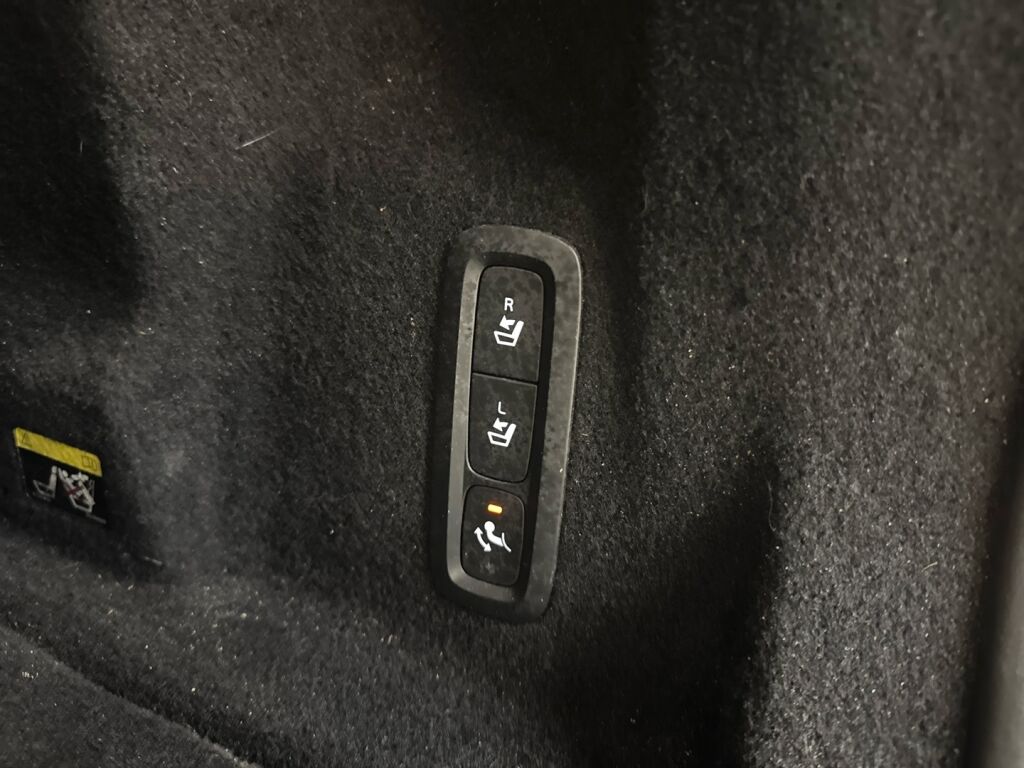 Volvo XC60 2019 Musta