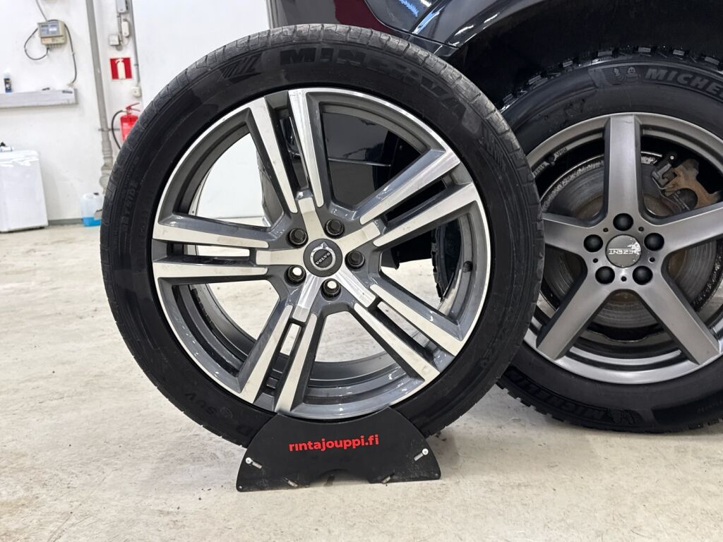 Volvo XC60 2019 Musta