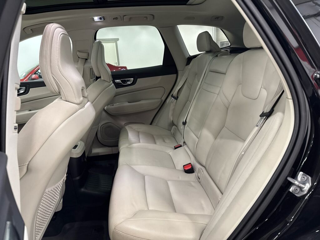 Volvo XC60 2019 Musta