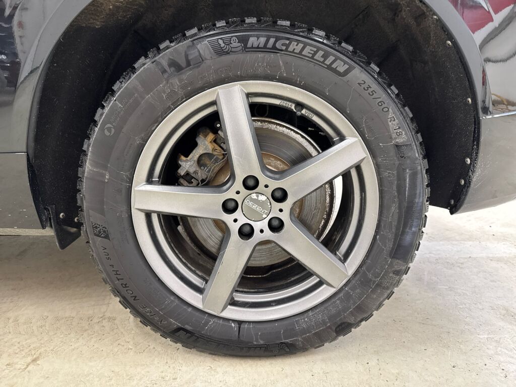 Volvo XC60 2019 Musta