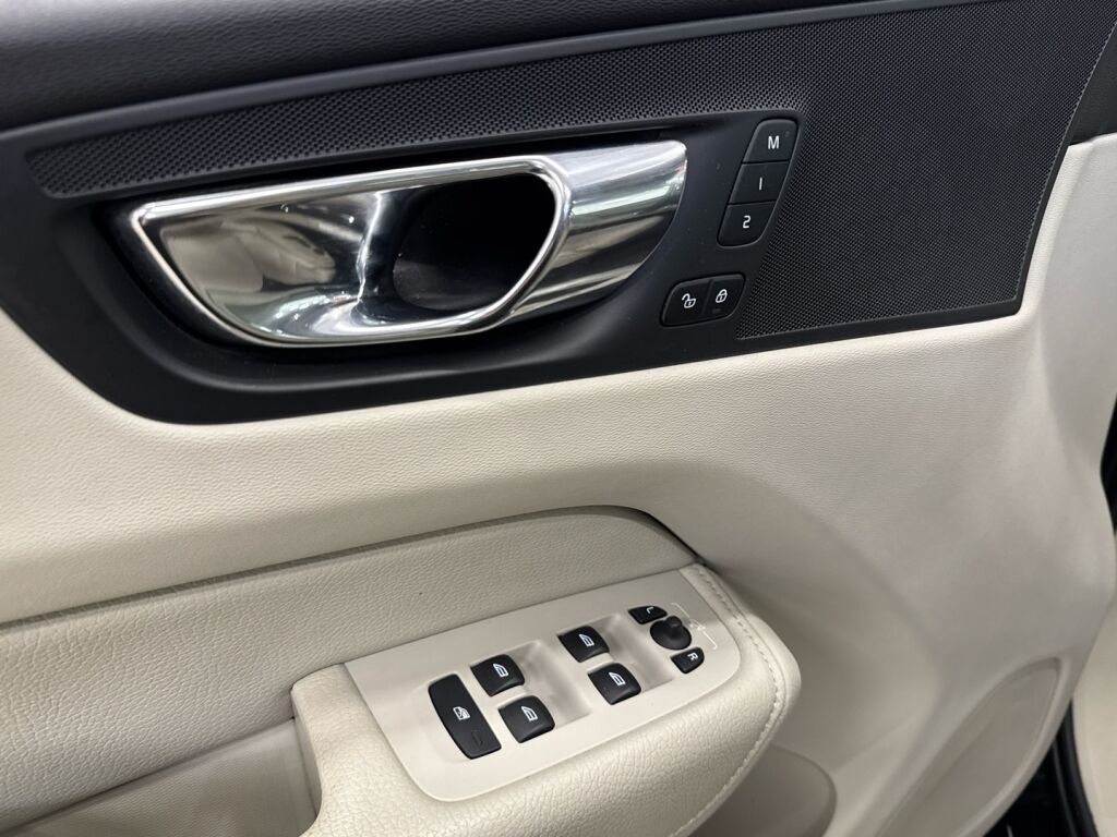 Volvo XC60 2019 Musta