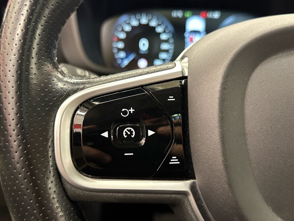 Volvo XC60 2019 Musta