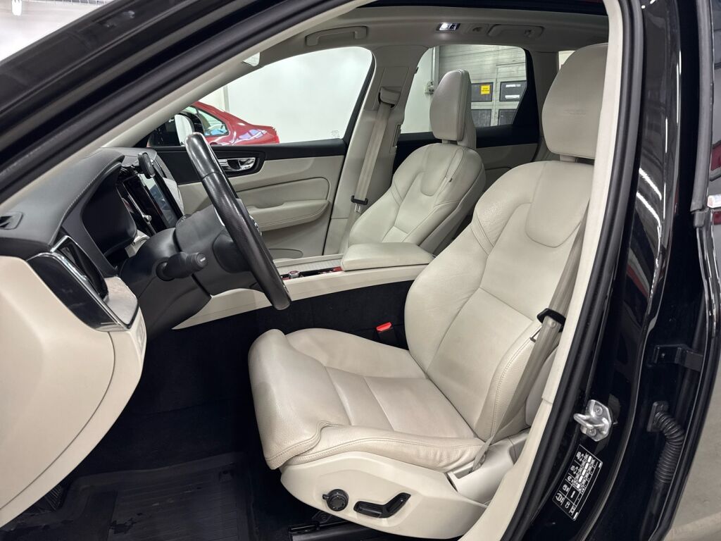 Volvo XC60 2019 Musta