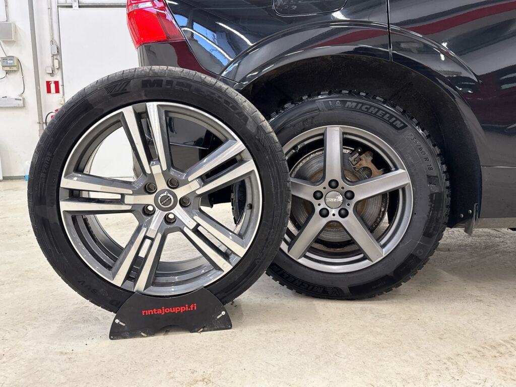 Volvo XC60 2019 Musta