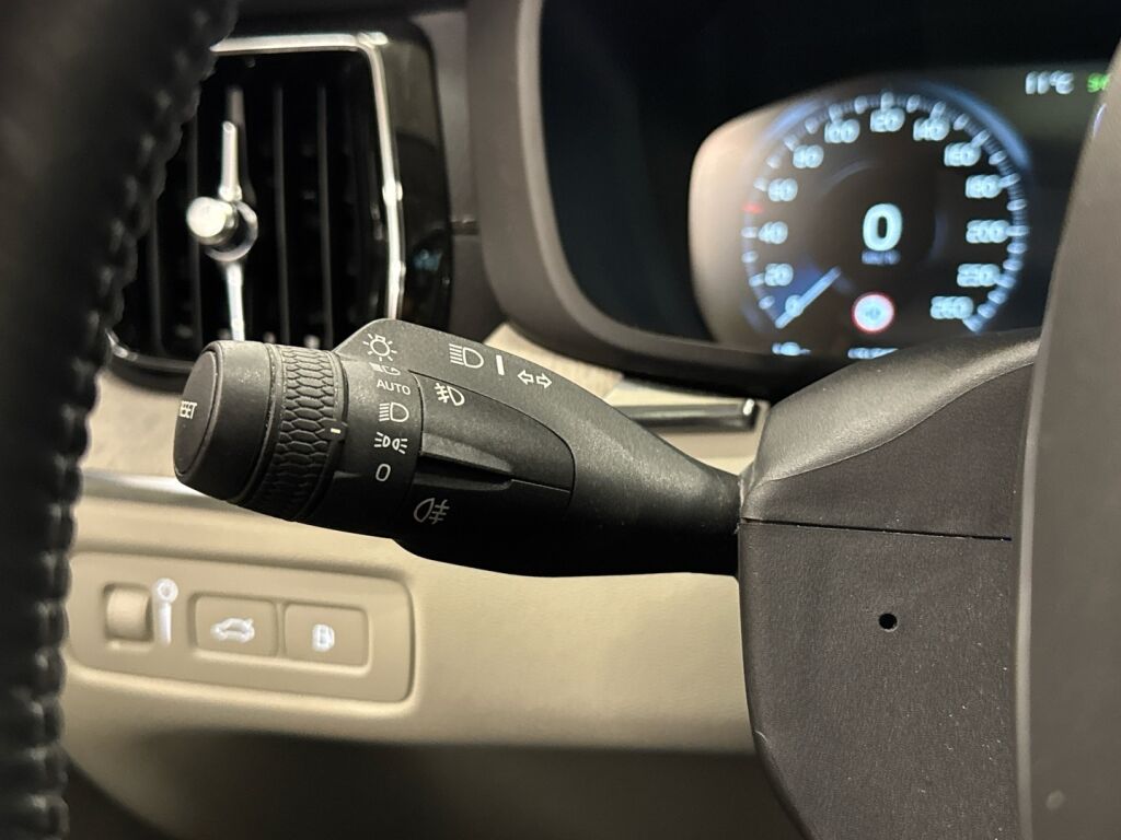 Volvo XC60 2019 Musta