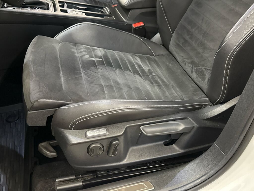 Volkswagen Passat 2021 Valkoinen