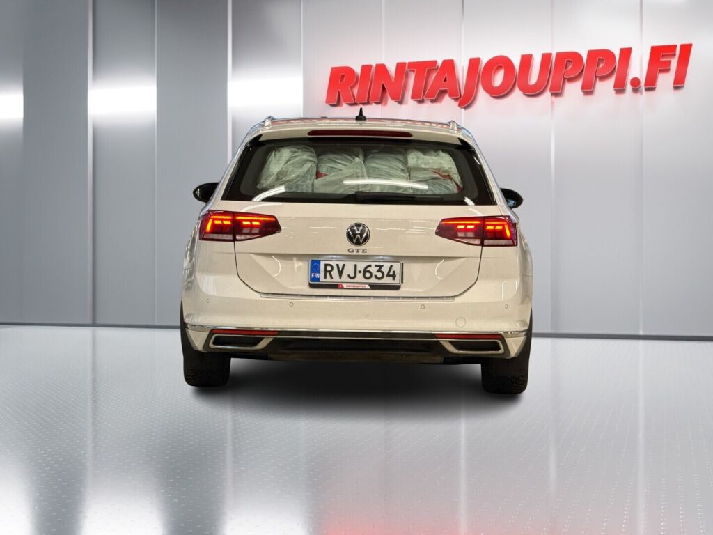 Volkswagen Passat 2021 Valkoinen