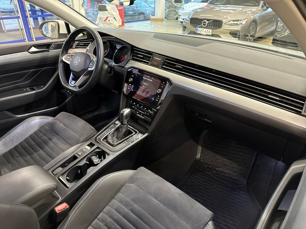 Volkswagen Passat 2021 Valkoinen