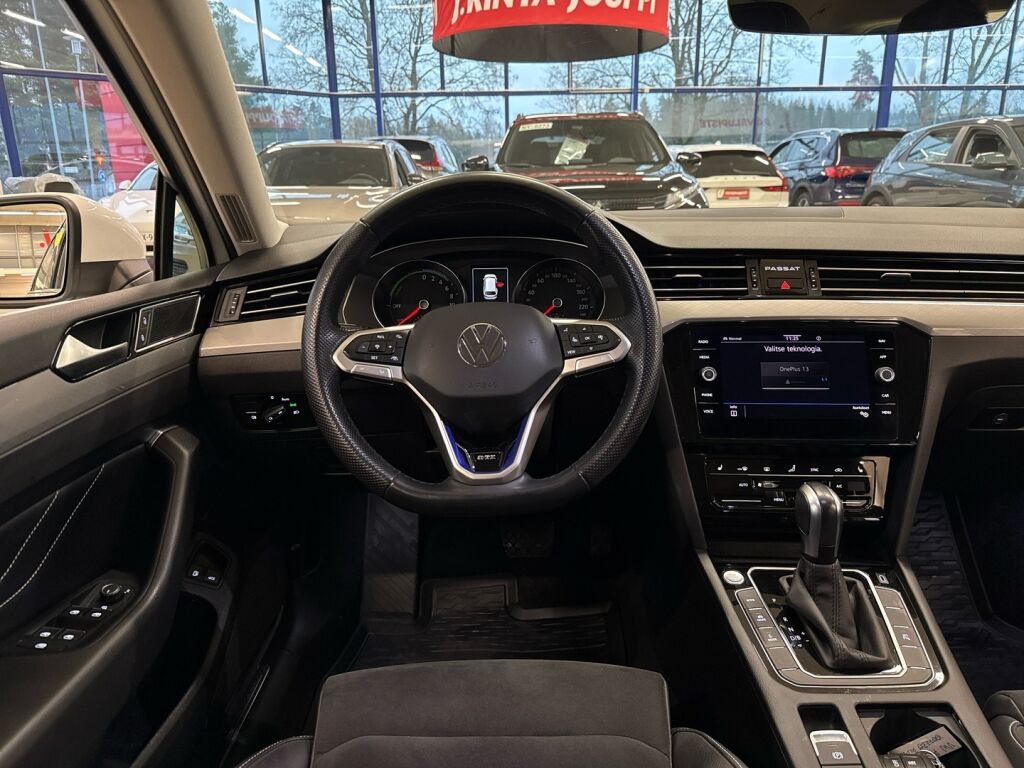 Volkswagen Passat 2021 Valkoinen