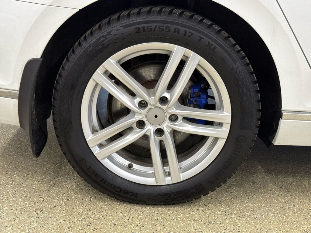 Volkswagen Passat 2021 Valkoinen