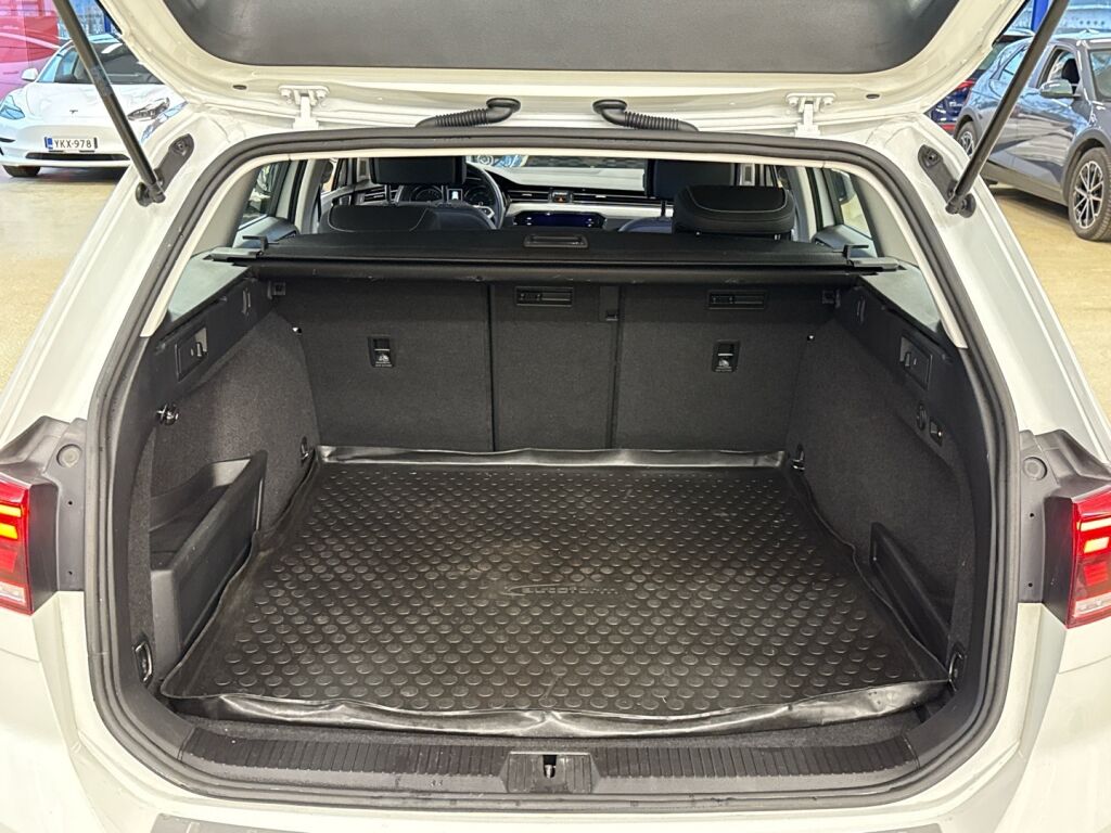 Volkswagen Passat 2021 Valkoinen