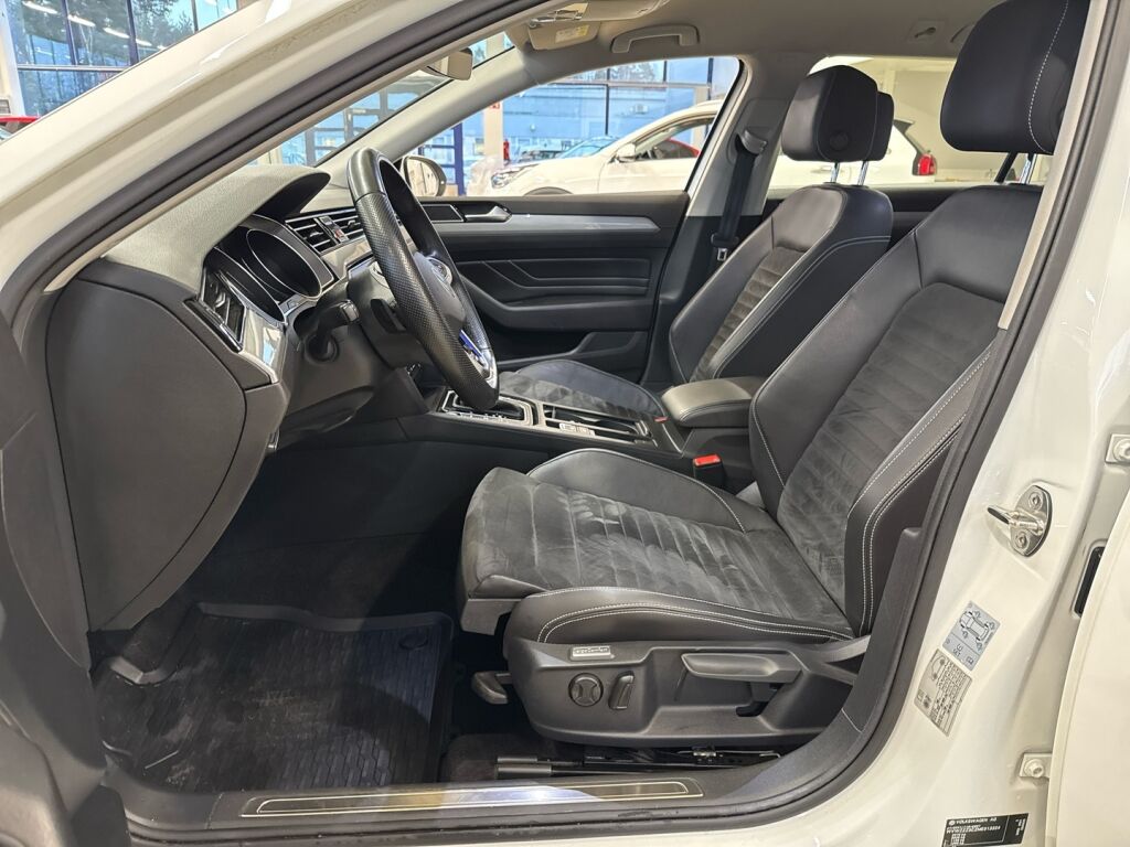 Volkswagen Passat 2021 Valkoinen