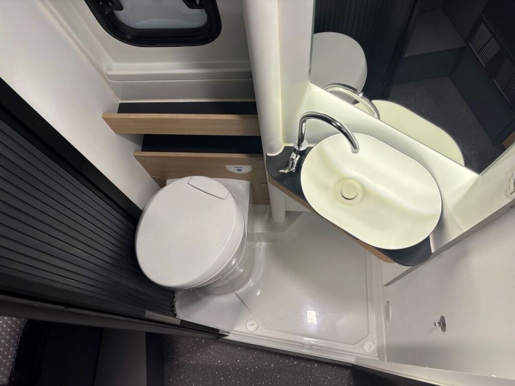 Adria TWIN MAX 680 SLB 2024 Harmaa