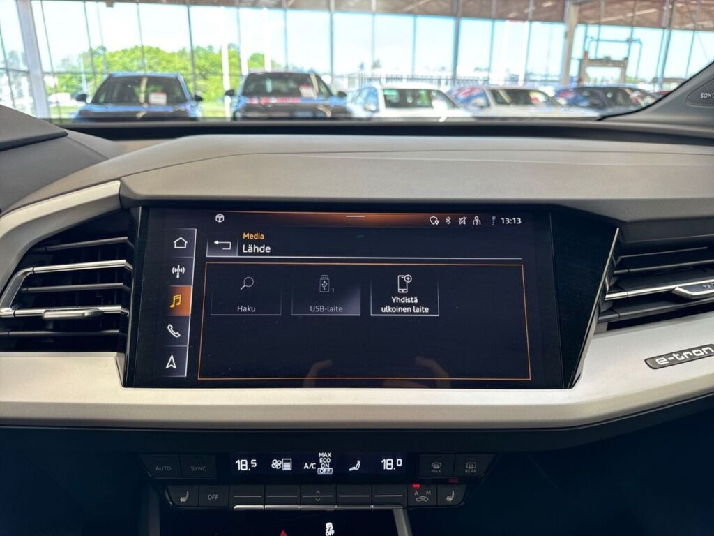 Audi Q4 e-tron 2024 Valkoinen metalli(Glacier White)