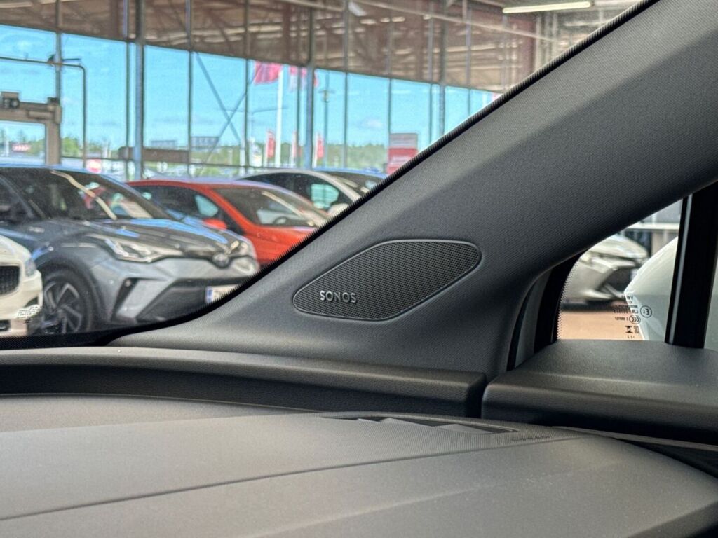 Audi Q4 e-tron 2024 Valkoinen metalli(Glacier White)
