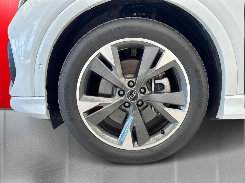 Audi Q4 e-tron 2024 Valkoinen metalli(Glacier White)