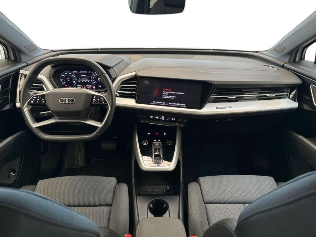 Audi Q4 e-tron 2024 Valkoinen metalli(Glacier White)