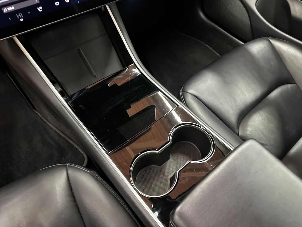 Tesla Model 3 2020 Valkoinen