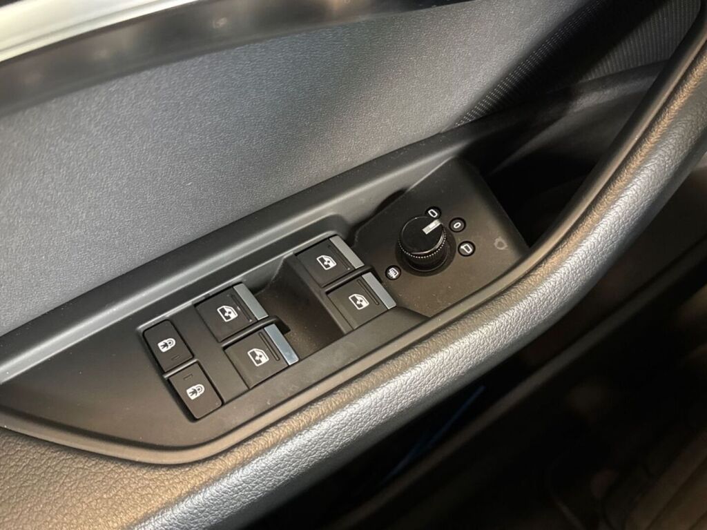 Audi e-tron 2021 Musta