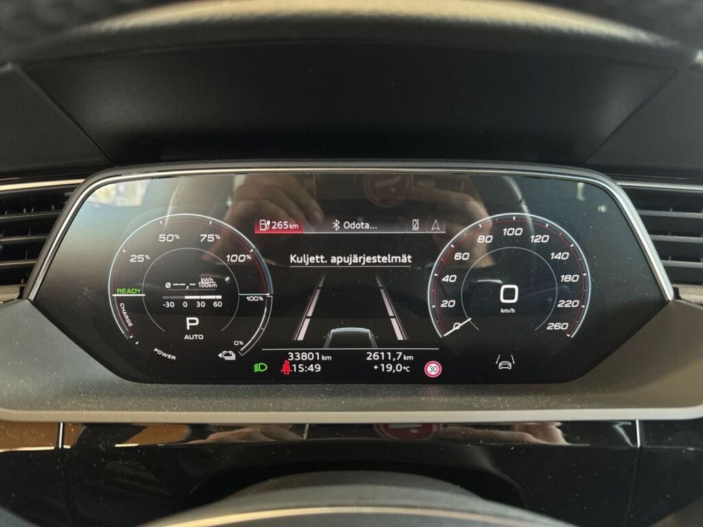 Audi e-tron 2021 Musta