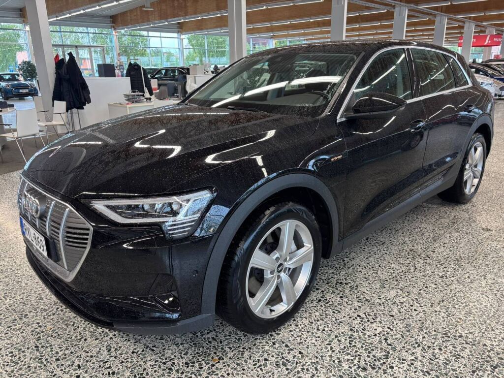 Audi e-tron 2021 Musta