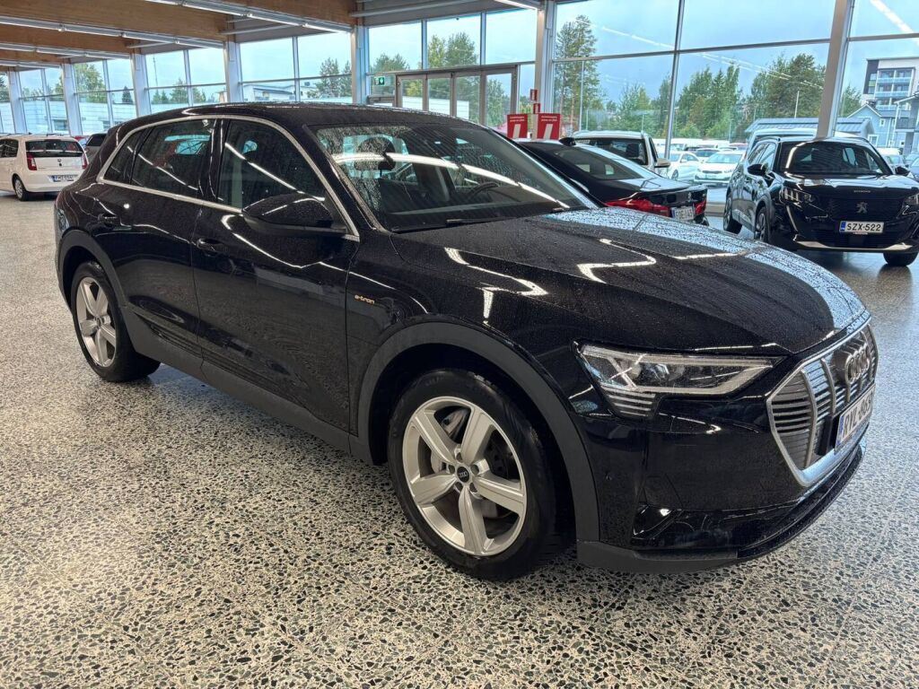 Audi e-tron 2021 Musta