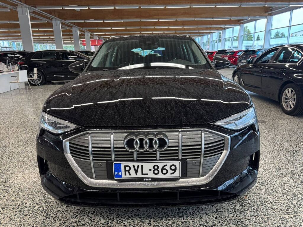 Audi e-tron 2021 Musta
