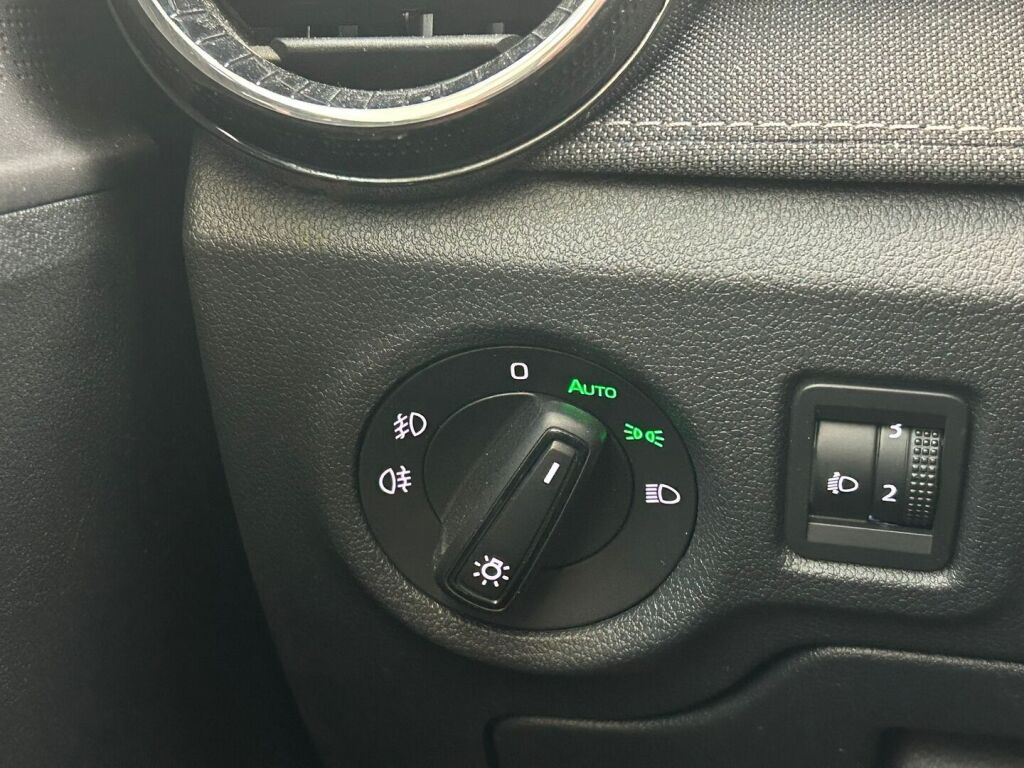 Skoda Fabia 2022 Valkoinen