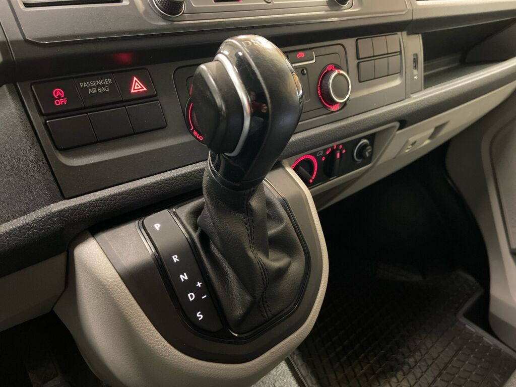 Volkswagen Transporter 2018 Valkoinen