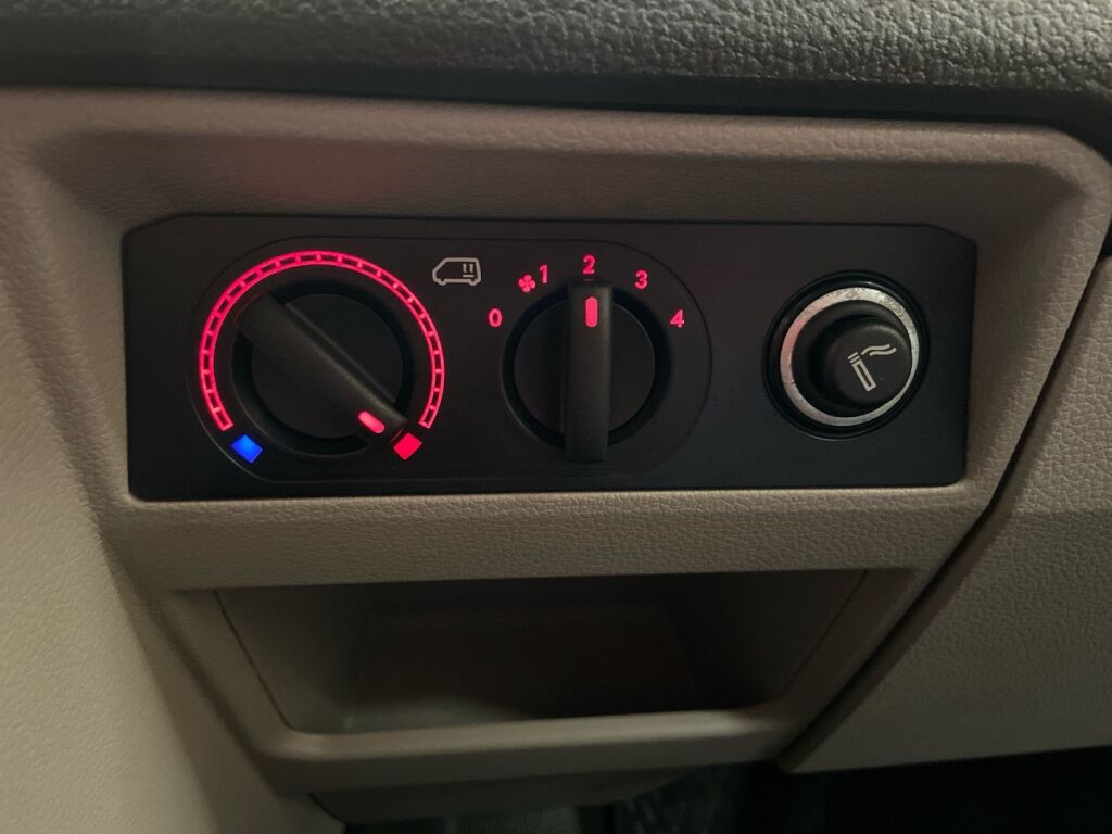 Volkswagen Transporter 2018 Valkoinen