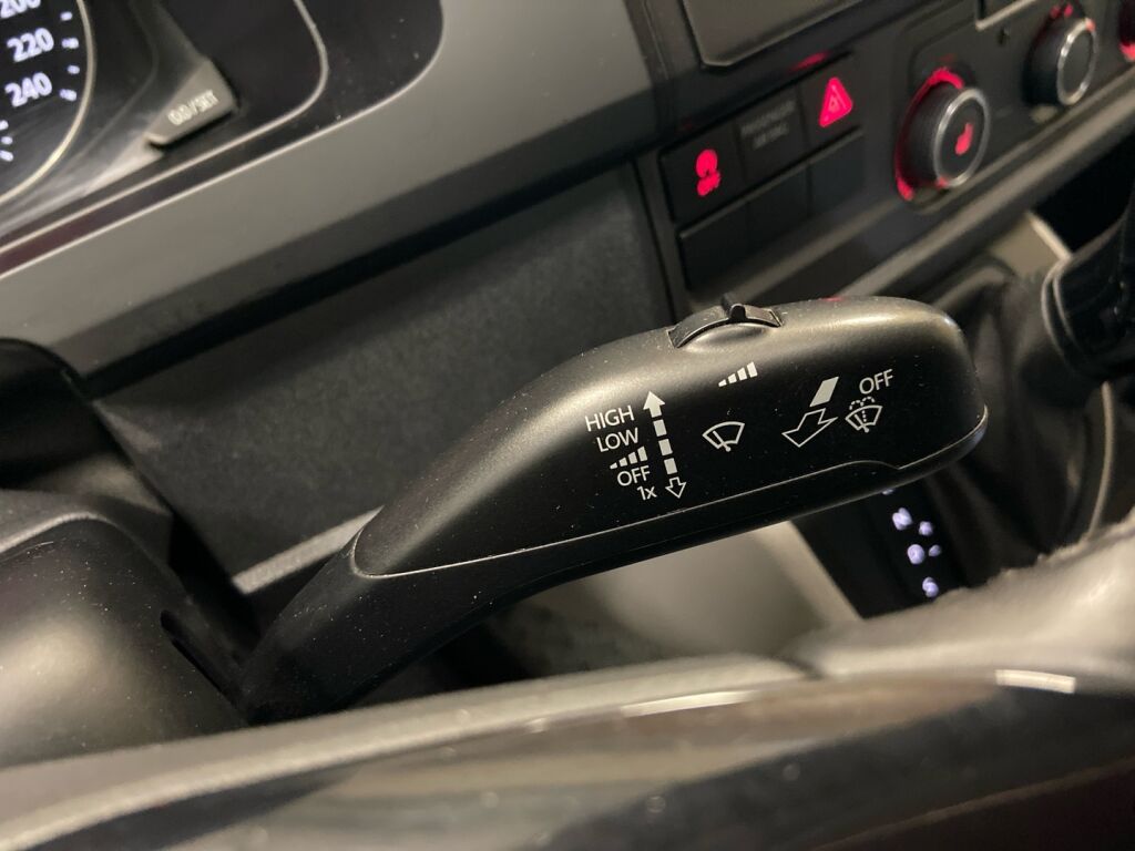 Volkswagen Transporter 2018 Valkoinen